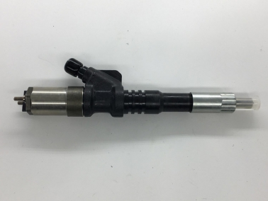 PC400-7 6D125原(yuan)裝噴(pen)油嘴(zui)