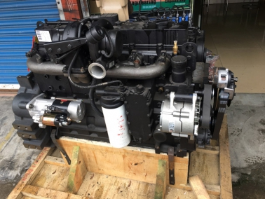 康明(ming)斯6CT8.3髮動(dong)機總(zong)成