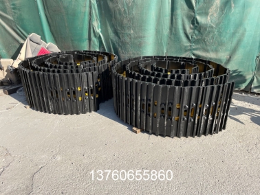 PC400-6挖掘(jue)機鏈(lian)條總(zong)成(cheng)